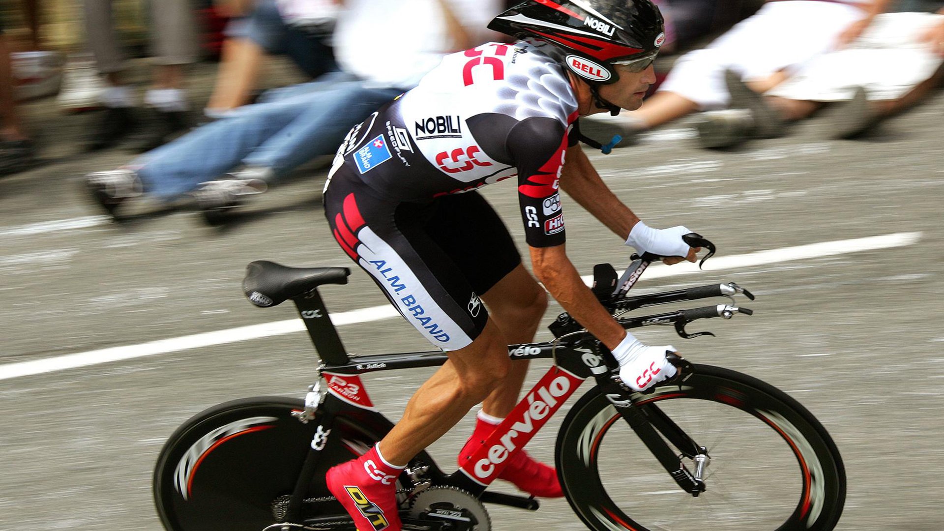 赛道与绿茵的交错，F1新赛季揭幕战焦点战，喀麦隆粉碎摩纳哥的双重狂想曲